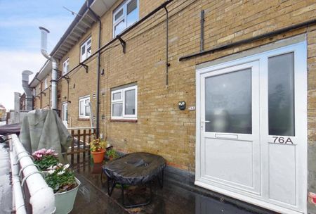 Gregson Avenue Bridgemary Gosport, Hampshire PO13 0UR - Photo 3