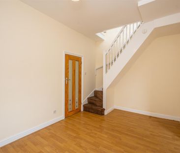 2 Bedroom Terraced House for Rent - Photo 4
