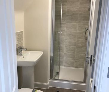 4 Bed Detached House, Fieldfare Way, CV4 - Photo 2