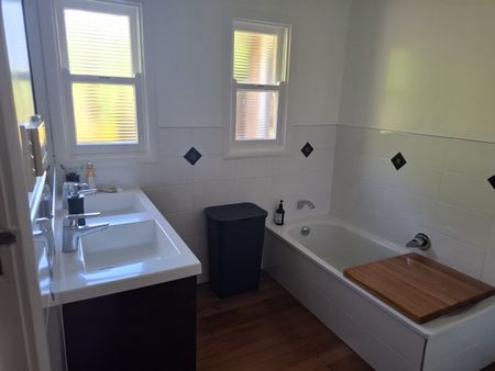 Spacious 4 Bedroom plus Family Home in Prime Location This stunning 4 bedroom, 3 bathroom home is the perfect blend of comfort and convenience, offering plenty of space for your family to grow and enjoy. - Photo 3