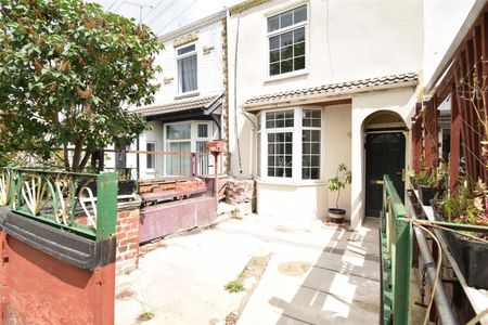 Wakefield Road, Kinsley, Pontefract - Photo 2