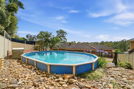 Spacious Family Home with Pool - Photo 3