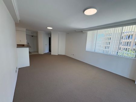 SUNNY AND BRIGHT MODERN TWO BED APARTMENT - Photo 2