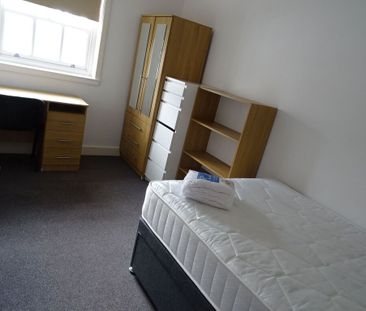 8 Bed Student Accommodation - Photo 5