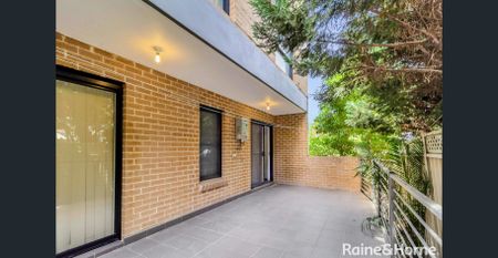 Conveniently Located Apartment - Photo 3