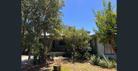 THREE BEDROOM HOME - LOCATION PLUS! - Photo 2