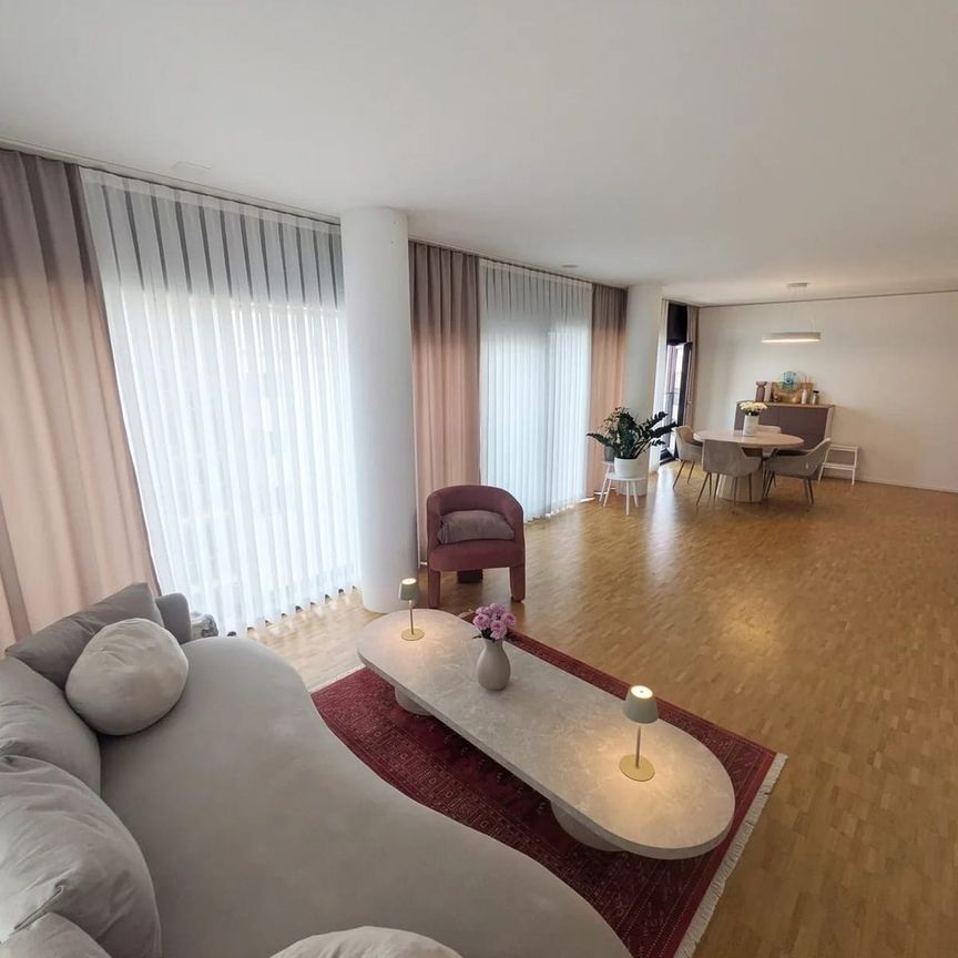 Möblierte Wohnung im Claraturm zur befristeten Untermiete in Basel - Photo 1