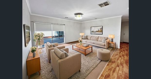 Huge Family Home - Photo 1