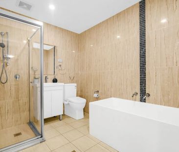 MASSIVE GROUND FLOOR 3BEDROOM PLUS STUDY PLUS 2 CAR - Photo 6