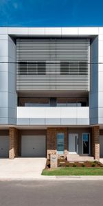 Modern & Architecturally Designed Townhouse - Photo 4