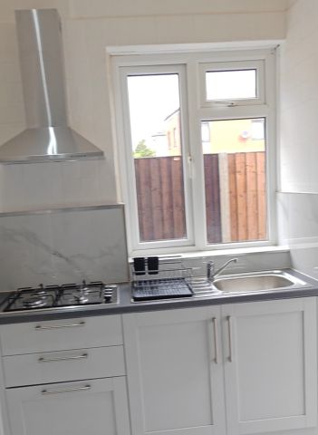 Room in a Shared Flat, Village Way East, HA2 - Photo 4