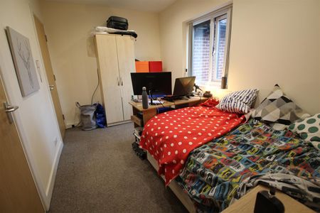 Greyshiels Avenue, Headingley, LS6 3DR, Leeds - Photo 5