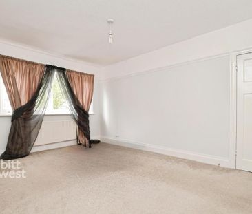 3 bedroom semi-detached villa to rent - Photo 6