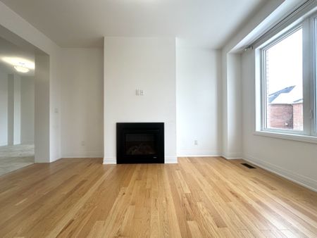 For Lease - 10 Richard Boyd Drive, East Gwillimbury, Ontario - Photo 3