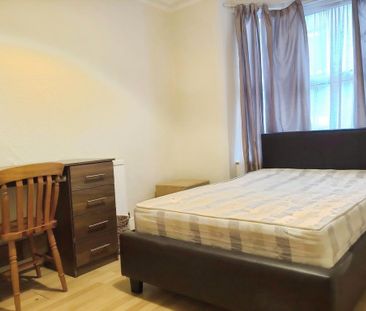 4 bedroom terraced house to rent - Photo 5