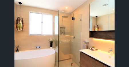 "Simply Stunning" - Photo 2