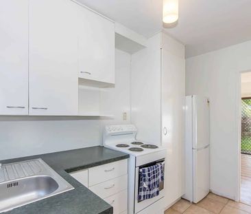 Tidy 2-Bedroom Unit + Courtyard, Walk to the B... - Photo 5