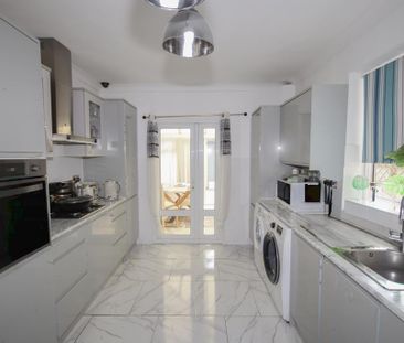 3 bedroom terraced house to rent - Photo 2