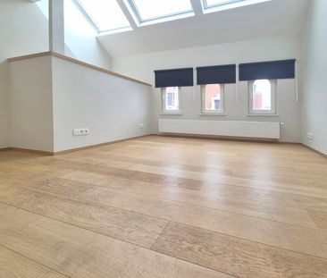 Exceptionally charming, RENOVATED house in a quiet street - Photo 3