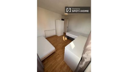 Bed for rent in 2-bedroom apartment in Dublin - Photo 2