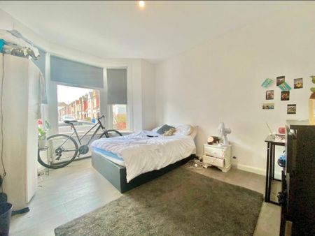 4 bedroom terraced house to rent - Photo 5