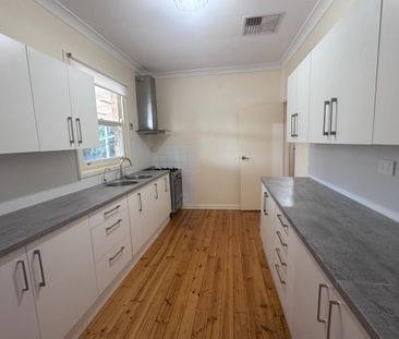 Three bedroom home - Photo 2