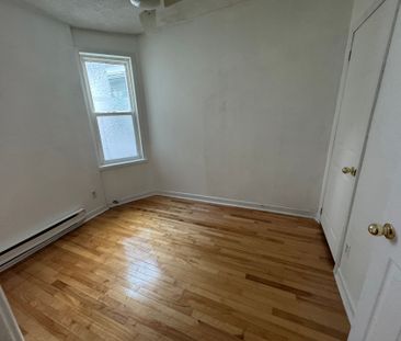 For Lease - 57 Hiawatha Avenue Unit# Upper, Toronto, Ontario - Photo 3