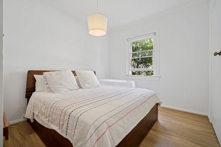 Elegant & Light Filled Home In Much-Desired Rose Bay Address - Photo 4