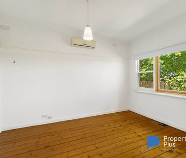 "Spacious Family Home in a Prime Central Location" - Photo 2