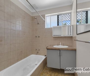 3x1 HOME IN CONVENIENT LOCATION - Photo 3