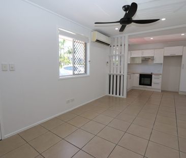Refreshed unit within minutes to the Broadwater! - Photo 1