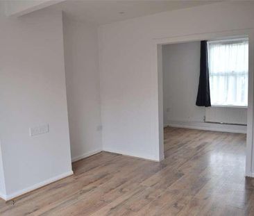 Malling Gardens, Morden, SM4 - Photo 1