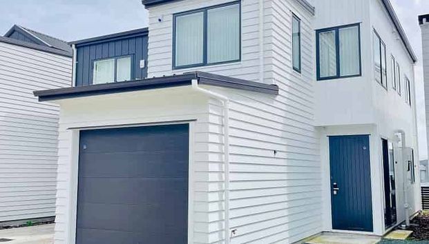 Lovingly 3Bedroom house in PAPAKURA - Photo 1