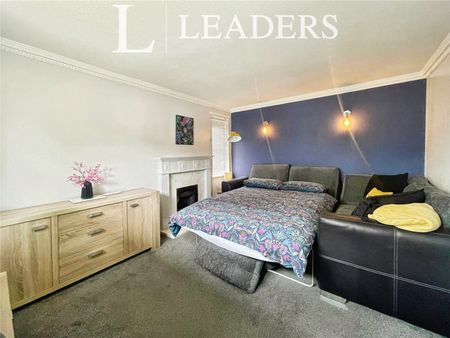 3 bedroom house to rent Canterbury Grange, Bocking, CM7 - Photo 4