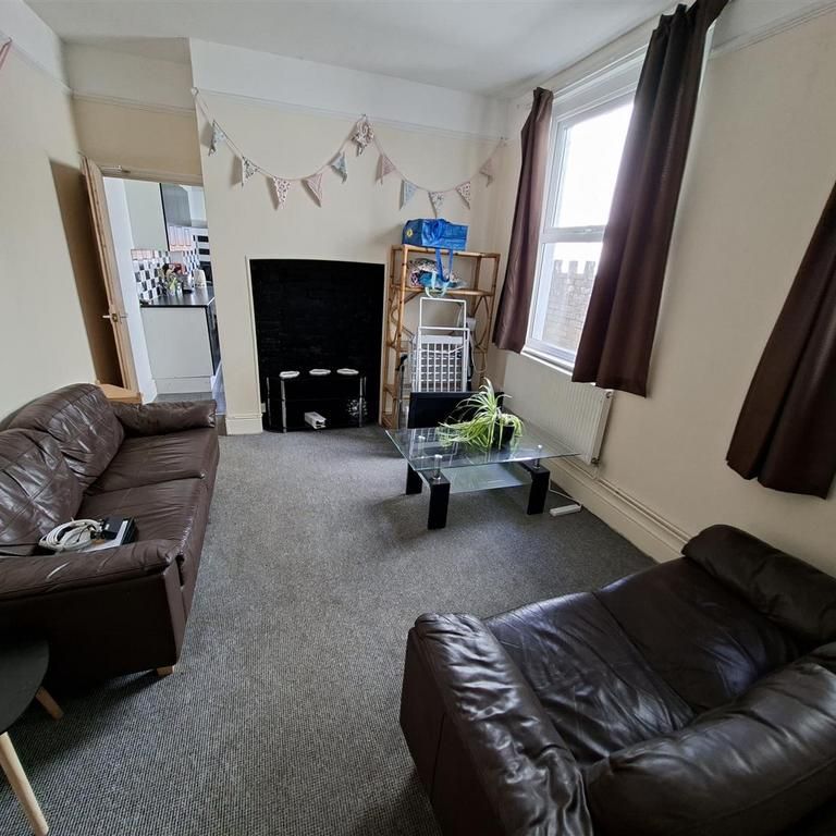 5 bedroom house to rent - Photo 1