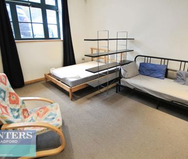 2 bedroom Flat To Let - Photo 5