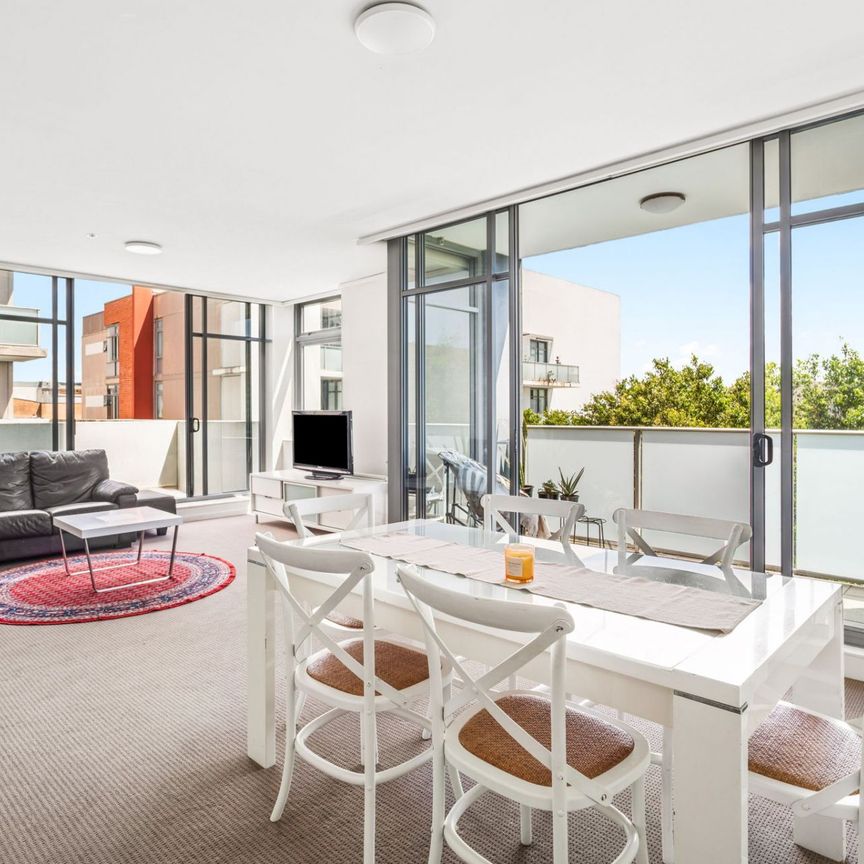 Spacious Three Bedroom Apartment with Modern Style and Stunning Balcony! - Photo 1