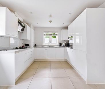 3 bedroom detached house to rent - Photo 2