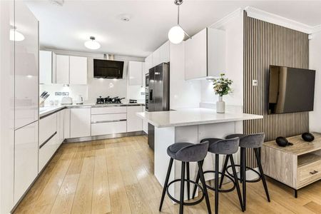 A light and modern three-bedroom, two-bathroom apartment on the second floor (with lift) of a modern development on Drayton Gardens SW10. - Photo 5