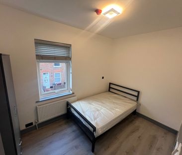 Room in a Shared House, Victoria Street, RG1 - Photo 6