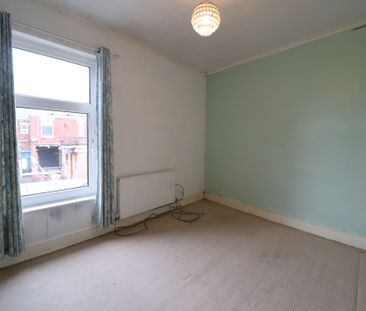 2 Bedroom Mid Terraced House To Rent - Photo 2