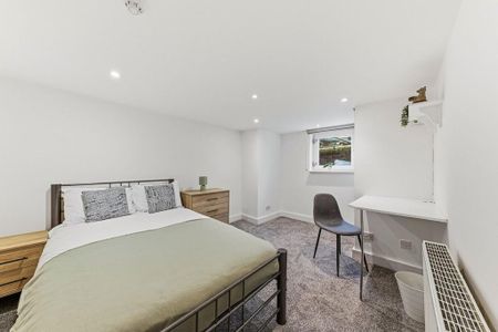 3 bedroom flat to rent - Photo 3