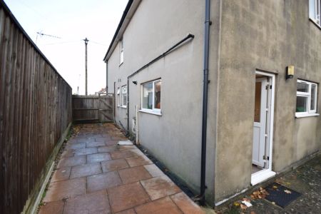 To Rent Wycliffe Road, Winton, Bournemouth, BH9 £2,900 pcm Tenancy Info - Photo 2