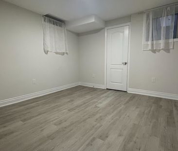 For Lease - 9 Humberstone Crescent, Brampton, Ontario - Photo 4