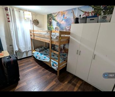 4 bedroom semi-detached house to rent - Photo 4