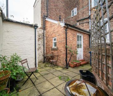 3 bedroom end of terrace house to rent - Photo 1