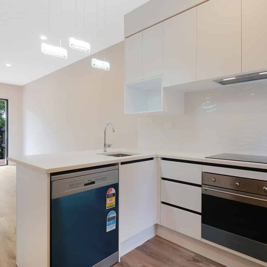 Townhouse, great location - Photo 1