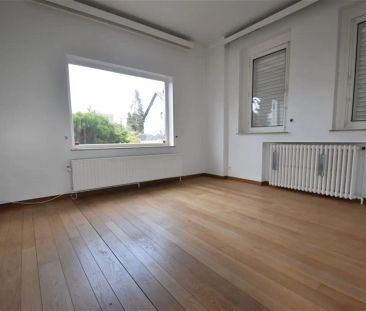 Villa met 5 slaapkamers en ruime tuin gelegen in een rustige buurt - Photo 1