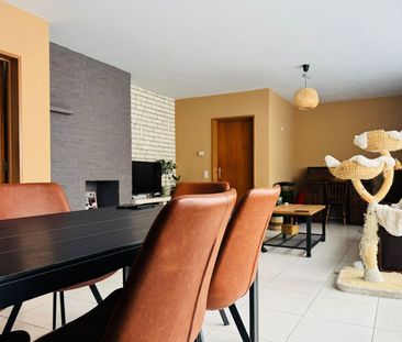 Gelijkvloers 3 slaapkamer appartement met grote garage. - Foto 1