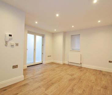 73 High Street, Maidenhead - Photo 2